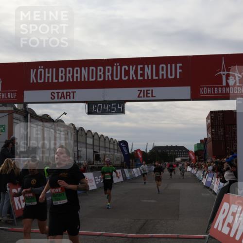 03.10.2025 - Köhlbrandbrückenlauf Julia Fischer http://msf.ph/oto/9027786 03.10.2025 16:04:54 Ziel 7006, 7132, 7147, 7192, 7222, 7425, 7513, 7526, 7568, 8254, 9176, 9584, 9696 meine-sportfotos.de