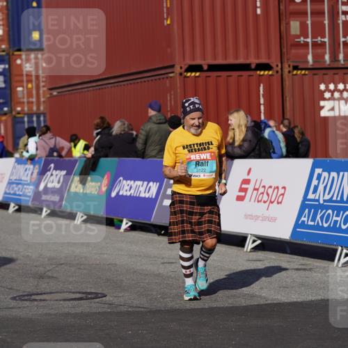 03.10.2025 - Köhlbrandbrückenlauf Michael Burmester http://msf.ph/oto/9027787 03.10.2025 10:31:50 Ziel 1700, 1867, 2491, 2830, 3122 meine-sportfotos.de