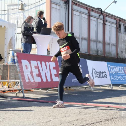 03.10.2025 - Köhlbrandbrückenlauf Luisa Fischer http://msf.ph/oto/9027788 03.10.2025 12:58:03 Ziel 4046, 4102, 4234, 4654, 5961, 6518, 6519, 6520, 6715 meine-sportfotos.de