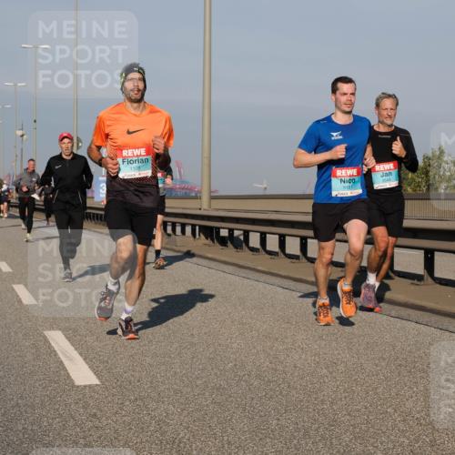 03.10.2025 - Köhlbrandbrückenlauf Fabian Wolf http://msf.ph/oto/9027792 03.10.2025 09:43:23 Position 3 1101, 3544, 3181 meine-sportfotos.de