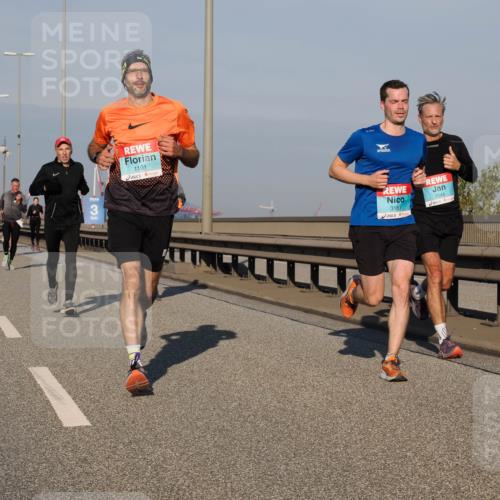 03.10.2025 - Köhlbrandbrückenlauf Fabian Wolf http://msf.ph/oto/9027798 03.10.2025 09:43:23 Position 3 1101, 3181, 3544 meine-sportfotos.de