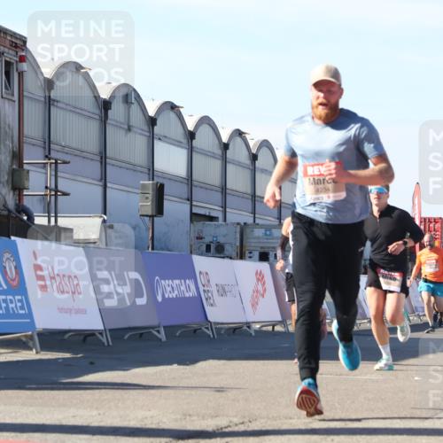 03.10.2025 - Köhlbrandbrückenlauf Luisa Fischer http://msf.ph/oto/9027808 03.10.2025 12:58:07 Ziel 4046, 4234, 4248, 4394, 6518, 6519, 6520, 6715, 6718 meine-sportfotos.de