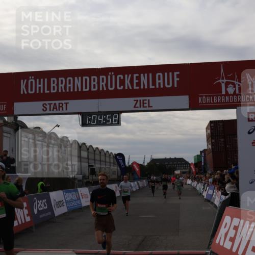03.10.2025 - Köhlbrandbrückenlauf Julia Fischer http://msf.ph/oto/9027825 03.10.2025 16:04:58 Ziel 7006, 7132, 7168, 7222, 7270, 7425, 7428, 7513, 7568, 8254, 9176, 9584 meine-sportfotos.de