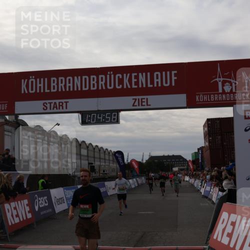 03.10.2025 - Köhlbrandbrückenlauf Julia Fischer http://msf.ph/oto/9027830 03.10.2025 16:04:58 Ziel 7006, 7132, 7168, 7222, 7270, 7425, 7428, 7513, 7568, 8254, 9176, 9584 meine-sportfotos.de