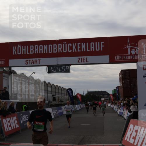 03.10.2025 - Köhlbrandbrückenlauf Julia Fischer http://msf.ph/oto/9027833 03.10.2025 16:04:58 Ziel 7006, 7132, 7168, 7222, 7270, 7425, 7428, 7513, 7568, 8254, 9176, 9584 meine-sportfotos.de
