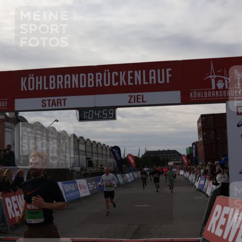 03.10.2025 - Köhlbrandbrückenlauf Julia Fischer http://msf.ph/oto/9027838 03.10.2025 16:04:59 Ziel 7006, 7132, 7168, 7222, 7270, 7425, 7428, 7513, 7568, 8254, 9176, 9584 meine-sportfotos.de