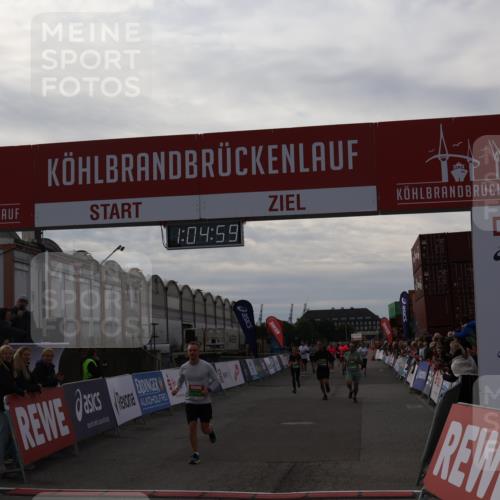 03.10.2025 - Köhlbrandbrückenlauf Julia Fischer http://msf.ph/oto/9027845 03.10.2025 16:04:59 Ziel 7006, 7132, 7168, 7222, 7270, 7425, 7428, 7513, 7568, 8254, 9176, 9584 meine-sportfotos.de