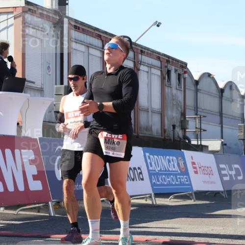 03.10.2025 - Köhlbrandbrückenlauf Luisa Fischer http://msf.ph/oto/9027852 03.10.2025 12:58:10 Ziel 4234, 4248, 4394, 6715, 6717, 6718 meine-sportfotos.de
