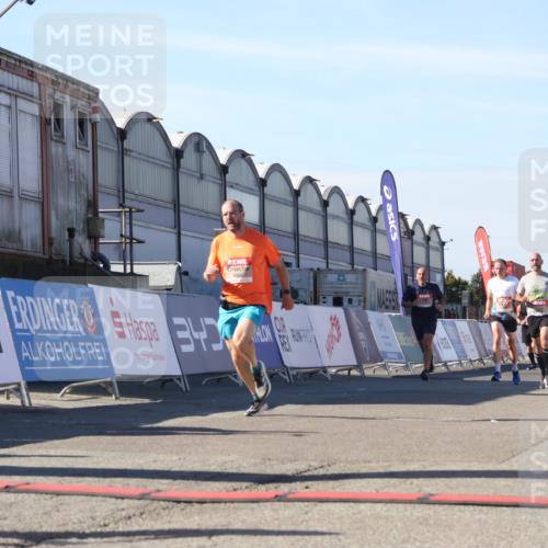 03.10.2025 - Köhlbrandbrückenlauf Luisa Fischer http://msf.ph/oto/9027856 03.10.2025 12:58:11 Ziel 4234, 4248, 4394, 6152, 6715, 6717, 6718 meine-sportfotos.de