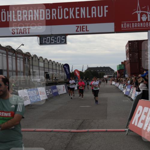 03.10.2025 - Köhlbrandbrückenlauf Julia Fischer http://msf.ph/oto/9027880 03.10.2025 16:05:05 Ziel 7132, 7168, 7221, 7222, 7239, 7270, 7428, 7448, 7772, 8779, 9191, 9584 meine-sportfotos.de