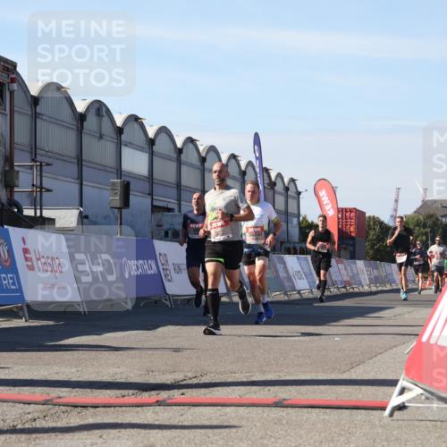 03.10.2025 - Köhlbrandbrückenlauf Luisa Fischer http://msf.ph/oto/9027881 03.10.2025 12:58:13 Ziel 4099, 4234, 4248, 4394, 6152, 6715, 6717, 6718 meine-sportfotos.de