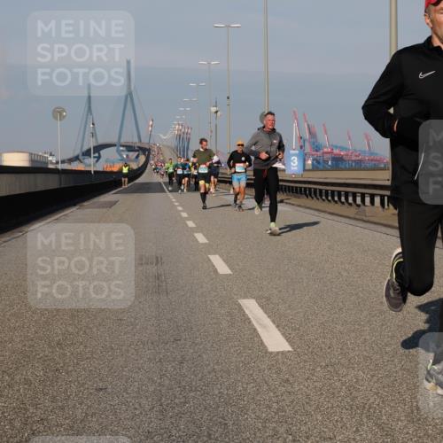 03.10.2025 - Köhlbrandbrückenlauf Fabian Wolf http://msf.ph/oto/9027883 03.10.2025 09:43:26 Position 3 100 meine-sportfotos.de