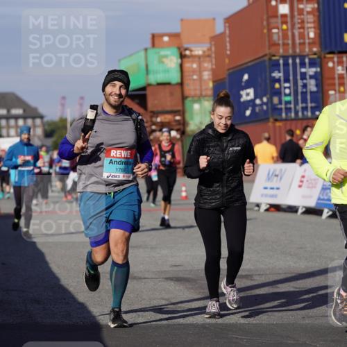 03.10.2025 - Köhlbrandbrückenlauf Michael Burmester http://msf.ph/oto/9027887 03.10.2025 10:32:05 Ziel 1769, 2024, 2412, 2419, 2433, 3328, 3329 meine-sportfotos.de