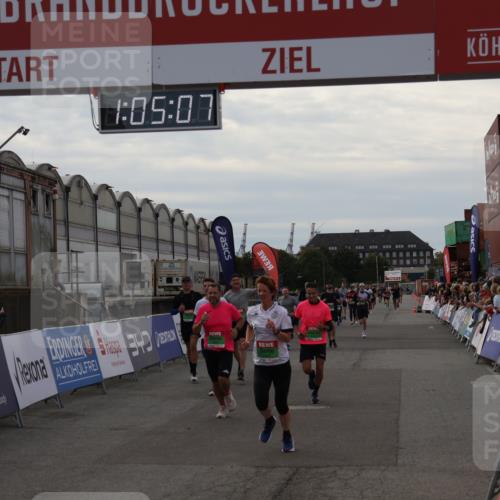 03.10.2025 - Köhlbrandbrückenlauf Julia Fischer http://msf.ph/oto/9027889 03.10.2025 16:05:07 Ziel 7168, 7221, 7222, 7239, 7270, 7428, 7448, 7772, 8779, 8995, 9114, 9191, 9584 meine-sportfotos.de