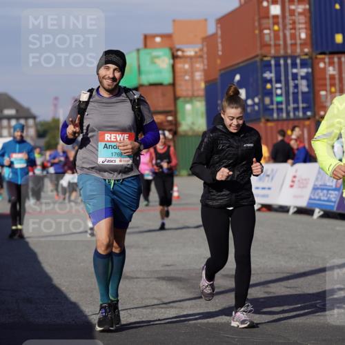 03.10.2025 - Köhlbrandbrückenlauf Michael Burmester http://msf.ph/oto/9027900 03.10.2025 10:32:05 Ziel 1769, 2024, 2412, 2419, 2433, 3328, 3329 meine-sportfotos.de