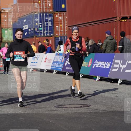 03.10.2025 - Köhlbrandbrückenlauf Michael Burmester http://msf.ph/oto/9027930 03.10.2025 10:32:09 Ziel 2116, 2433, 2436, 2569, 2599, 3033, 3328, 3329 meine-sportfotos.de
