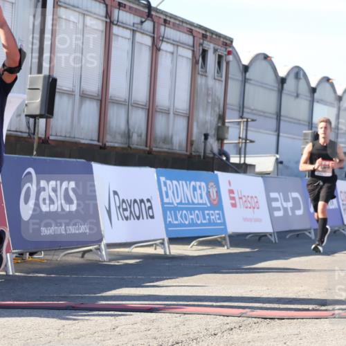 03.10.2025 - Köhlbrandbrückenlauf Luisa Fischer http://msf.ph/oto/9027934 03.10.2025 12:58:18 Ziel 4083, 4099, 4234, 4248, 4394, 6152, 6717, 6718, 6732 meine-sportfotos.de