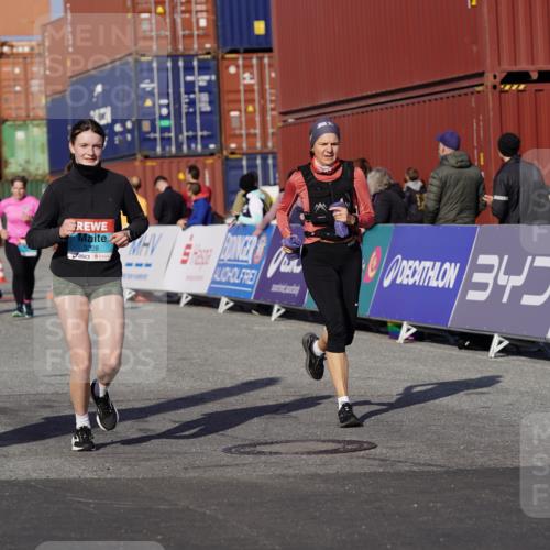 03.10.2025 - Köhlbrandbrückenlauf Michael Burmester http://msf.ph/oto/9027938 03.10.2025 10:32:09 Ziel 2116, 2433, 2436, 2569, 2599, 3033, 3328, 3329 meine-sportfotos.de