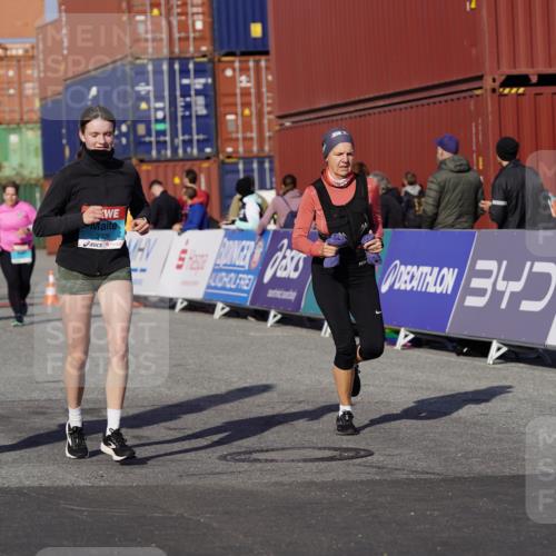 03.10.2025 - Köhlbrandbrückenlauf Michael Burmester http://msf.ph/oto/9027946 03.10.2025 10:32:09 Ziel 2116, 2433, 2436, 2569, 2599, 3033, 3328, 3329 meine-sportfotos.de