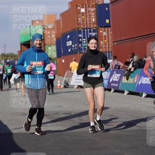 03.10.2025 - Köhlbrandbrückenlauf Michael Burmester http://msf.ph/oto/9027952 03.10.2025 10:32:10 Ziel 2116, 2159, 2365, 2433, 2436, 2569, 2599, 3033, 3328, 3329 meine-sportfotos.de
