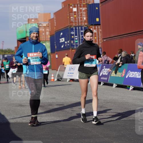 03.10.2025 - Köhlbrandbrückenlauf Michael Burmester http://msf.ph/oto/9027958 03.10.2025 10:32:10 Ziel 2116, 2159, 2365, 2433, 2436, 2569, 2599, 3033, 3328, 3329 meine-sportfotos.de