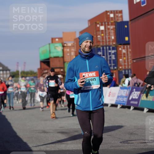 03.10.2025 - Köhlbrandbrückenlauf Michael Burmester http://msf.ph/oto/9027965 03.10.2025 10:32:11 Ziel 2116, 2159, 2184, 2212, 2365, 2433, 2436, 2470, 2569, 2599, 3033, 3328, 3329 meine-sportfotos.de