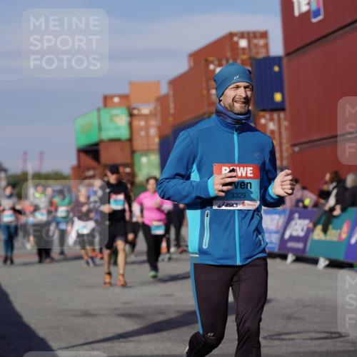 03.10.2025 - Köhlbrandbrückenlauf Michael Burmester http://msf.ph/oto/9027979 03.10.2025 10:32:11 Ziel 2116, 2159, 2184, 2212, 2365, 2433, 2436, 2470, 2569, 2599, 3033, 3328, 3329 meine-sportfotos.de
