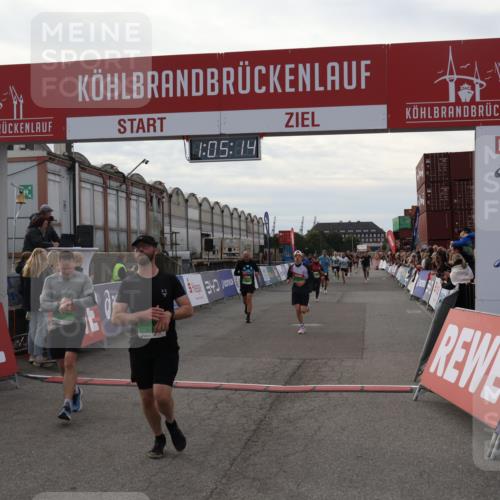 03.10.2025 - Köhlbrandbrückenlauf Julia Fischer http://msf.ph/oto/9027980 03.10.2025 16:05:14 Ziel 7201, 7207, 7221, 7239, 7403, 7428, 7448, 7772, 8779, 8995, 9114, 9191, 9592, 9690 meine-sportfotos.de