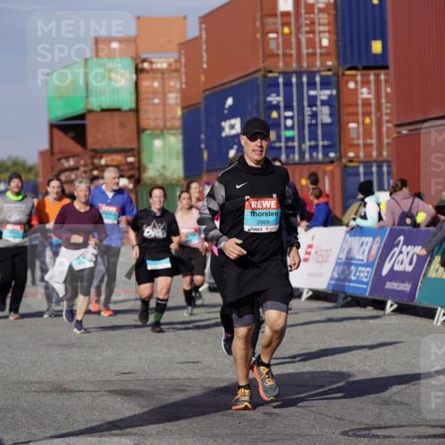 03.10.2025 - Köhlbrandbrückenlauf Michael Burmester http://msf.ph/oto/9027983 03.10.2025 10:32:13 Ziel 1908, 2116, 2159, 2184, 2212, 2338, 2365, 2433, 2436, 2470, 2568, 2569, 2599, 3033, 3045, 3328, 3329, 3780 meine-sportfotos.de