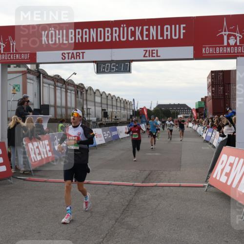 03.10.2025 - Köhlbrandbrückenlauf Julia Fischer http://msf.ph/oto/9028014 03.10.2025 16:05:17 Ziel 7201, 7207, 7221, 7239, 7403, 7422, 7448, 7772, 8779, 8995, 9114, 9191, 9421, 9422, 9592, 9627, 9690 meine-sportfotos.de