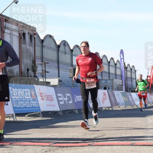 03.10.2025 - Köhlbrandbrückenlauf Luisa Fischer http://msf.ph/oto/9028024 03.10.2025 12:58:26 Ziel 4083, 4099, 5706, 5775, 6152, 6617, 6717, 6732, 6741 meine-sportfotos.de