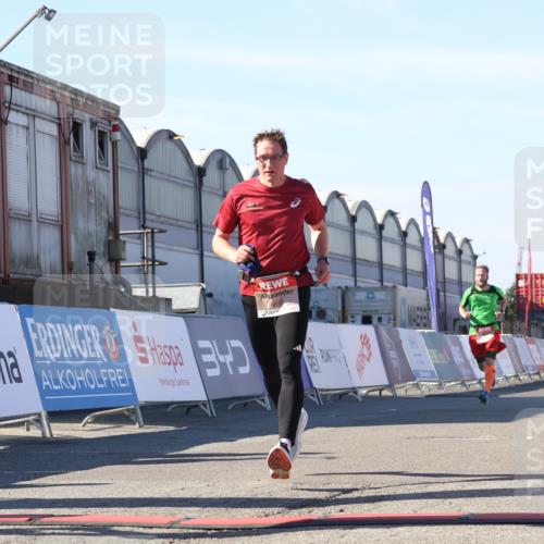03.10.2025 - Köhlbrandbrückenlauf Luisa Fischer http://msf.ph/oto/9028029 03.10.2025 12:58:27 Ziel 4083, 4099, 5706, 5775, 6152, 6617, 6732, 6741 meine-sportfotos.de