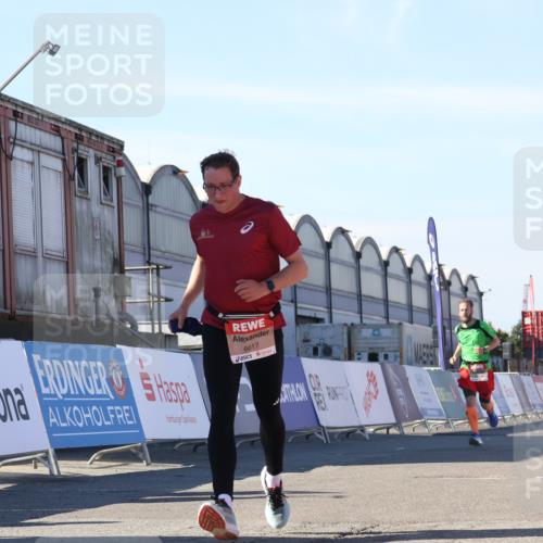 03.10.2025 - Köhlbrandbrückenlauf Luisa Fischer http://msf.ph/oto/9028034 03.10.2025 12:58:27 Ziel 4083, 4099, 5706, 5775, 6152, 6617, 6732, 6741 meine-sportfotos.de