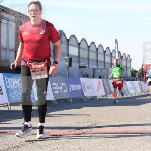03.10.2025 - Köhlbrandbrückenlauf Luisa Fischer http://msf.ph/oto/9028042 03.10.2025 12:58:28 Ziel 4083, 4084, 4099, 5706, 5775, 6617, 6732, 6741 meine-sportfotos.de