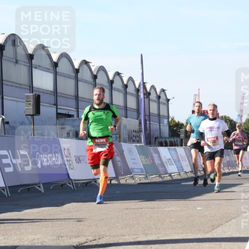 03.10.2025 - Köhlbrandbrückenlauf Luisa Fischer http://msf.ph/oto/9028052 03.10.2025 12:58:29 Ziel 4083, 4084, 4241, 5706, 5775, 6617, 6732, 6741 meine-sportfotos.de