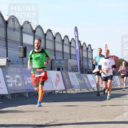 03.10.2025 - Köhlbrandbrückenlauf Luisa Fischer http://msf.ph/oto/9028062 03.10.2025 12:58:29 Ziel 4083, 4084, 4241, 5706, 5775, 6617, 6732, 6741 meine-sportfotos.de