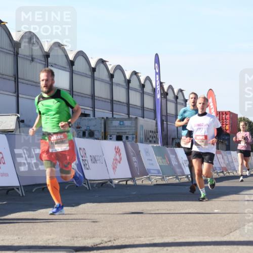03.10.2025 - Köhlbrandbrückenlauf Luisa Fischer http://msf.ph/oto/9028066 03.10.2025 12:58:30 Ziel 4083, 4084, 4241, 5706, 5775, 6617, 6732, 6741 meine-sportfotos.de