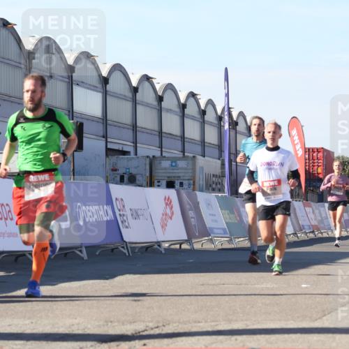 03.10.2025 - Köhlbrandbrückenlauf Luisa Fischer http://msf.ph/oto/9028072 03.10.2025 12:58:30 Ziel 4083, 4084, 4241, 5706, 5775, 6617, 6732, 6741 meine-sportfotos.de