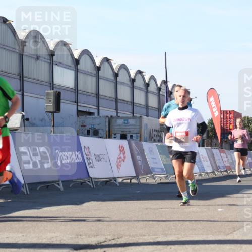 03.10.2025 - Köhlbrandbrückenlauf Luisa Fischer http://msf.ph/oto/9028075 03.10.2025 12:58:30 Ziel 4083, 4084, 4241, 5706, 5775, 6617, 6732, 6741 meine-sportfotos.de