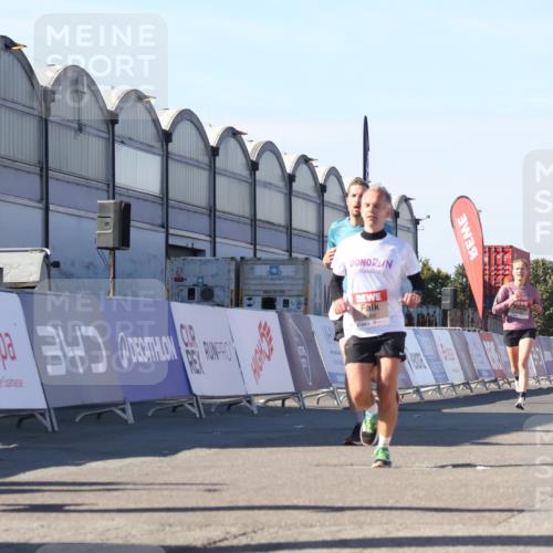 03.10.2025 - Köhlbrandbrückenlauf Luisa Fischer http://msf.ph/oto/9028078 03.10.2025 12:58:31 Ziel 4083, 4084, 4241, 5706, 5775, 6617, 6741 meine-sportfotos.de