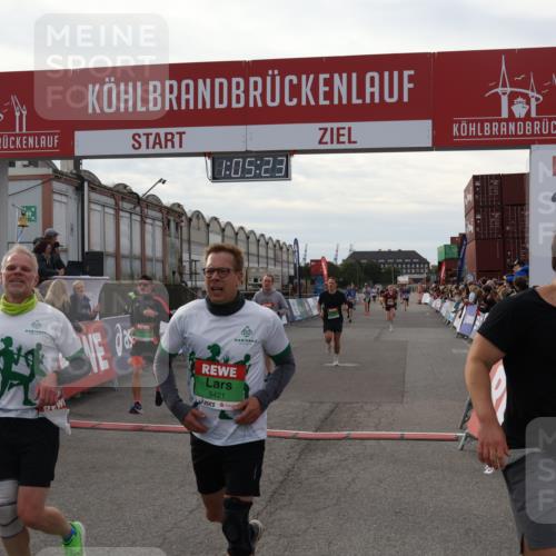 03.10.2025 - Köhlbrandbrückenlauf Julia Fischer http://msf.ph/oto/9028088 03.10.2025 16:05:23 Ziel 7201, 7207, 7403, 7422, 7473, 7643, 8099, 8995, 9114, 9421, 9422, 9475, 9592, 9627, 9690 meine-sportfotos.de