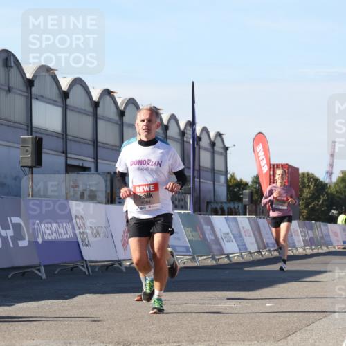 03.10.2025 - Köhlbrandbrückenlauf Luisa Fischer http://msf.ph/oto/9028090 03.10.2025 12:58:31 Ziel 4083, 4084, 4241, 5706, 5775, 6617, 6741 meine-sportfotos.de
