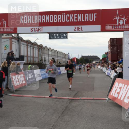 03.10.2025 - Köhlbrandbrückenlauf Julia Fischer http://msf.ph/oto/9028103 03.10.2025 16:05:24 Ziel 7201, 7207, 7403, 7422, 7473, 7643, 8099, 9127, 9421, 9422, 9475, 9592, 9627, 9690 meine-sportfotos.de