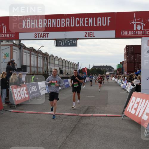03.10.2025 - Köhlbrandbrückenlauf Julia Fischer http://msf.ph/oto/9028107 03.10.2025 16:05:25 Ziel 7201, 7207, 7403, 7422, 7473, 7643, 8099, 9127, 9421, 9422, 9475, 9499, 9592, 9627, 9690 meine-sportfotos.de