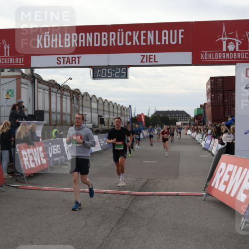 03.10.2025 - Köhlbrandbrückenlauf Julia Fischer http://msf.ph/oto/9028109 03.10.2025 16:05:25 Ziel 7201, 7207, 7403, 7422, 7473, 7643, 8099, 9127, 9421, 9422, 9475, 9499, 9592, 9627, 9690 meine-sportfotos.de