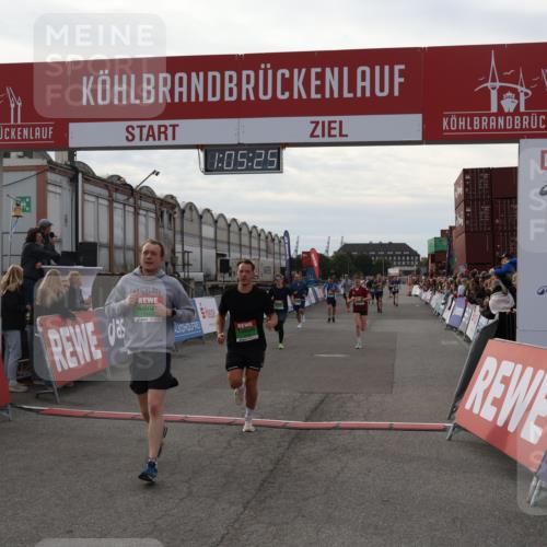 03.10.2025 - Köhlbrandbrückenlauf Julia Fischer http://msf.ph/oto/9028112 03.10.2025 16:05:25 Ziel 7201, 7207, 7403, 7422, 7473, 7643, 8099, 9127, 9421, 9422, 9475, 9499, 9592, 9627, 9690 meine-sportfotos.de