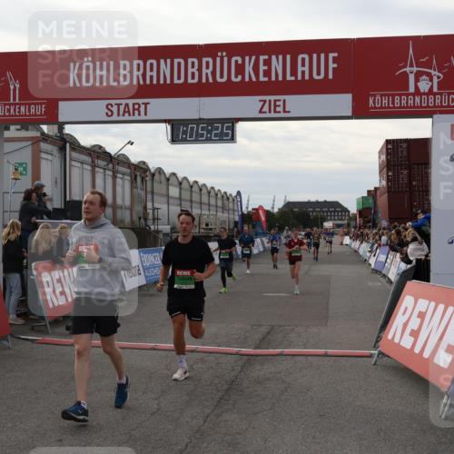 03.10.2025 - Köhlbrandbrückenlauf Julia Fischer http://msf.ph/oto/9028117 03.10.2025 16:05:26 Ziel 7207, 7241, 7403, 7422, 7473, 7643, 8099, 9127, 9421, 9422, 9475, 9499, 9592, 9627, 9690 meine-sportfotos.de