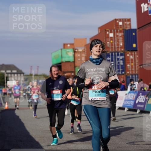 03.10.2025 - Köhlbrandbrückenlauf Michael Burmester http://msf.ph/oto/9028123 03.10.2025 10:32:21 Ziel 1749, 1908, 1923, 2041, 2085, 2116, 2159, 2184, 2212, 2316, 2338, 2365, 2436, 2470, 2568, 2569, 2599, 3045, 3076, 3077, 3737, 3780 meine-sportfotos.de