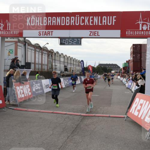 03.10.2025 - Köhlbrandbrückenlauf Julia Fischer http://msf.ph/oto/9028136 03.10.2025 16:05:27 Ziel 7207, 7241, 7403, 7422, 7473, 7643, 8099, 9127, 9421, 9422, 9475, 9499, 9592, 9627 meine-sportfotos.de