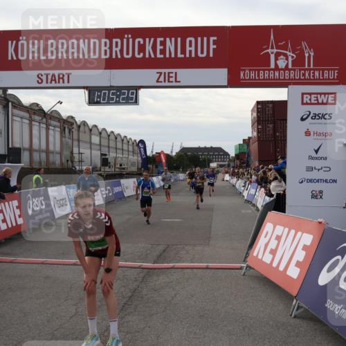 03.10.2025 - Köhlbrandbrückenlauf Julia Fischer http://msf.ph/oto/9028147 03.10.2025 16:05:29 Ziel 7241, 7403, 7422, 7473, 7643, 8099, 8199, 9127, 9421, 9422, 9475, 9499, 9592, 9627, 9669 meine-sportfotos.de